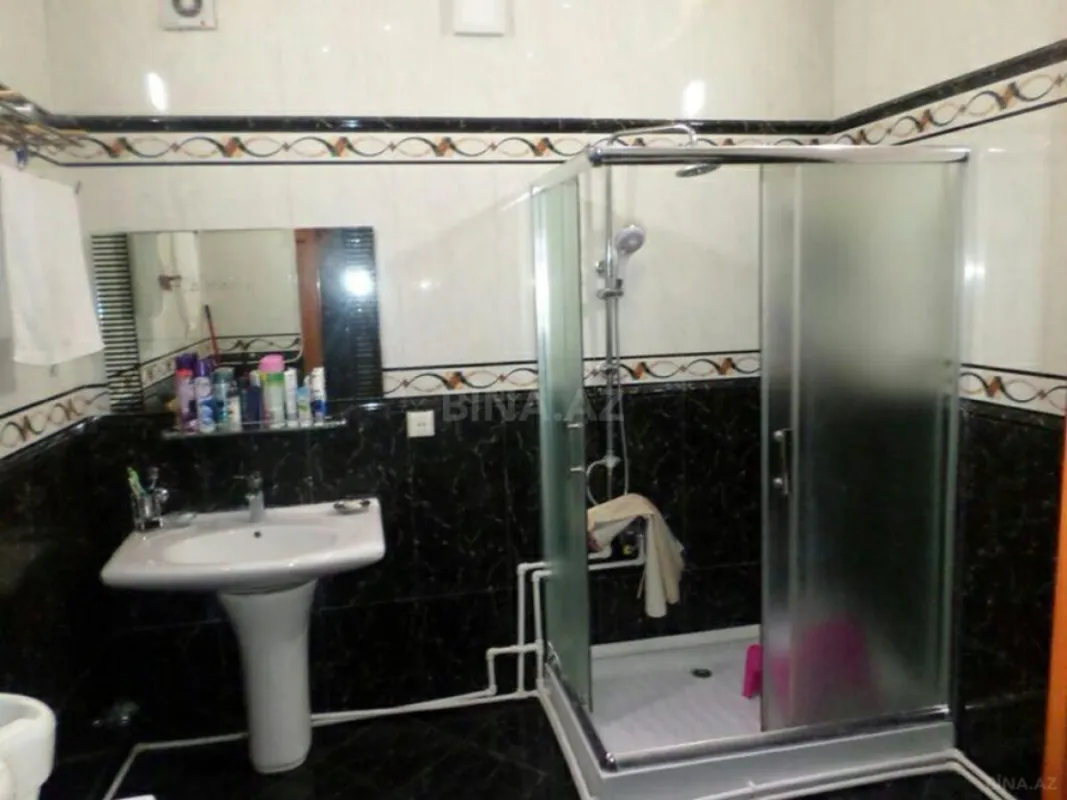 Satılır 8 otaqlı həyət evi 350 m²