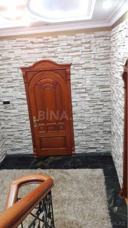 Satılır 8 otaqlı həyət evi 350 m²