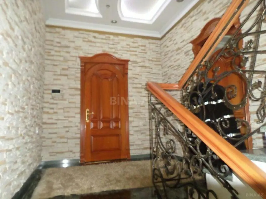 Satılır 8 otaqlı həyət evi 350 m²