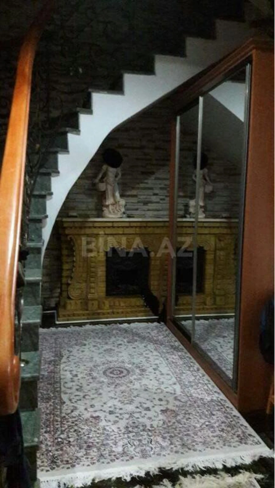 Satılır 8 otaqlı həyət evi 350 m²