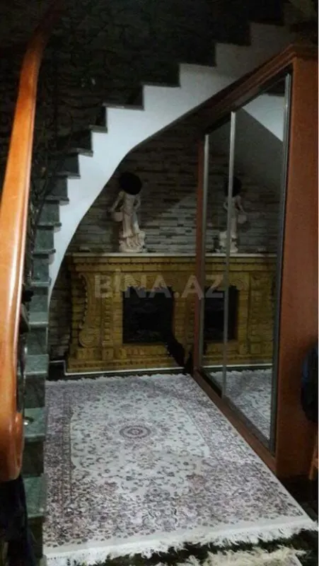 Satılır 8 otaqlı həyət evi 350 m²
