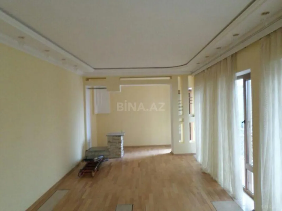 Satılır 8 otaqlı həyət evi 350 m²