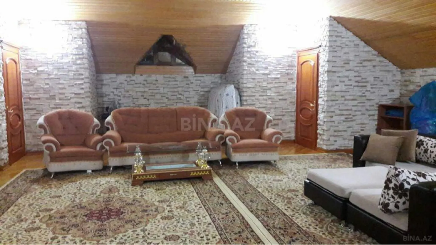 Satılır 8 otaqlı həyət evi 350 m²