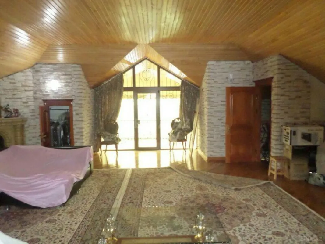 Satılır 8 otaqlı həyət evi 350 m²