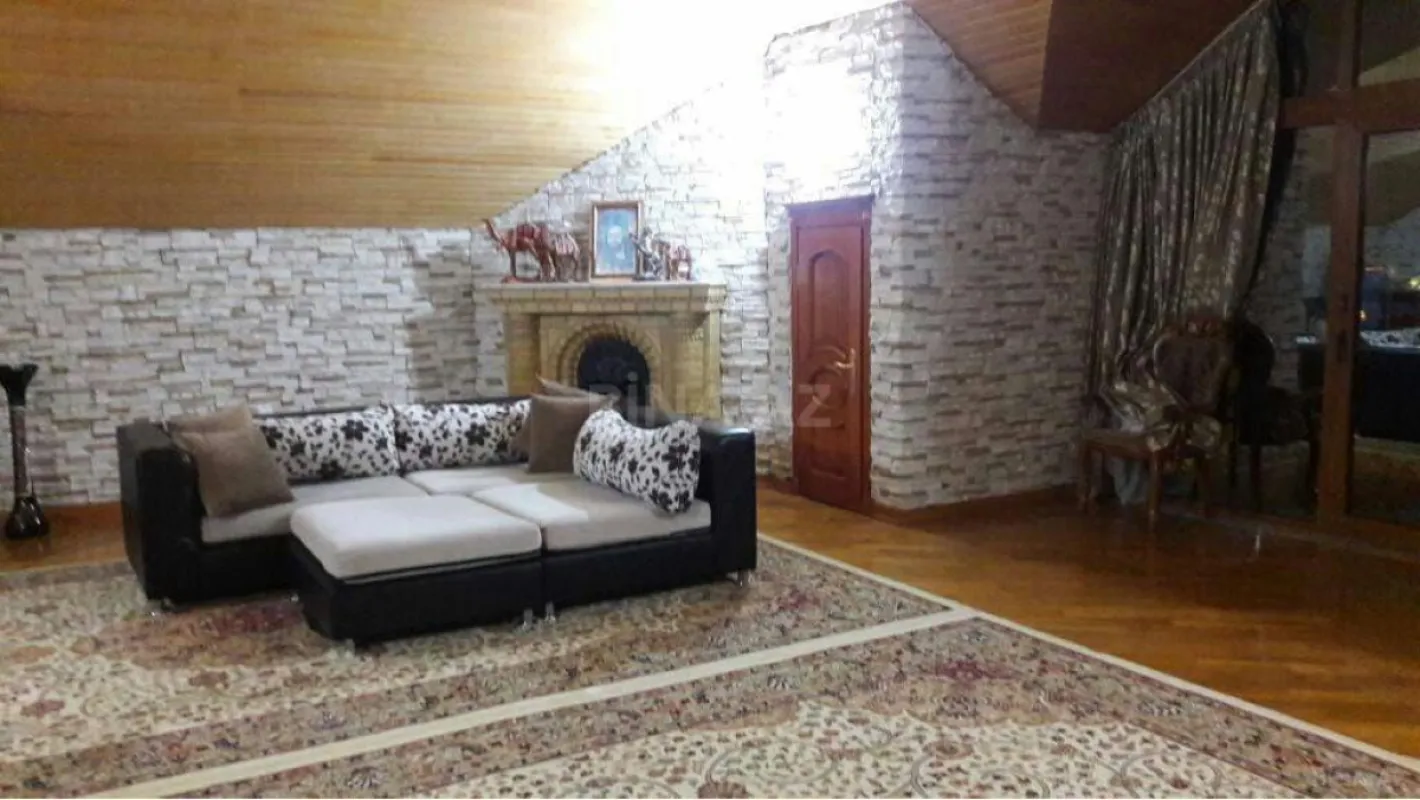 Satılır 8 otaqlı həyət evi 350 m²