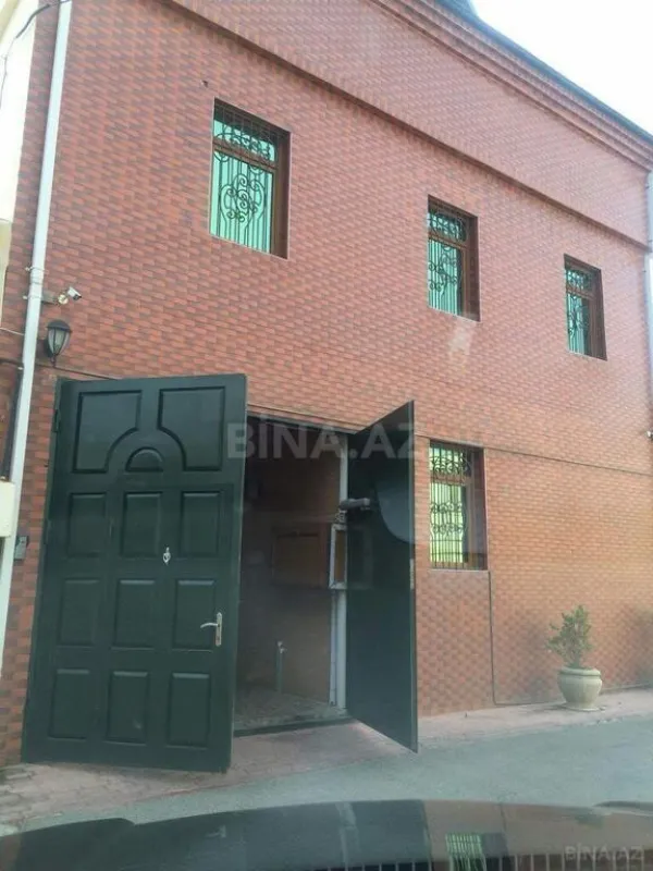 Satılır 8 otaqlı həyət evi 350 m²