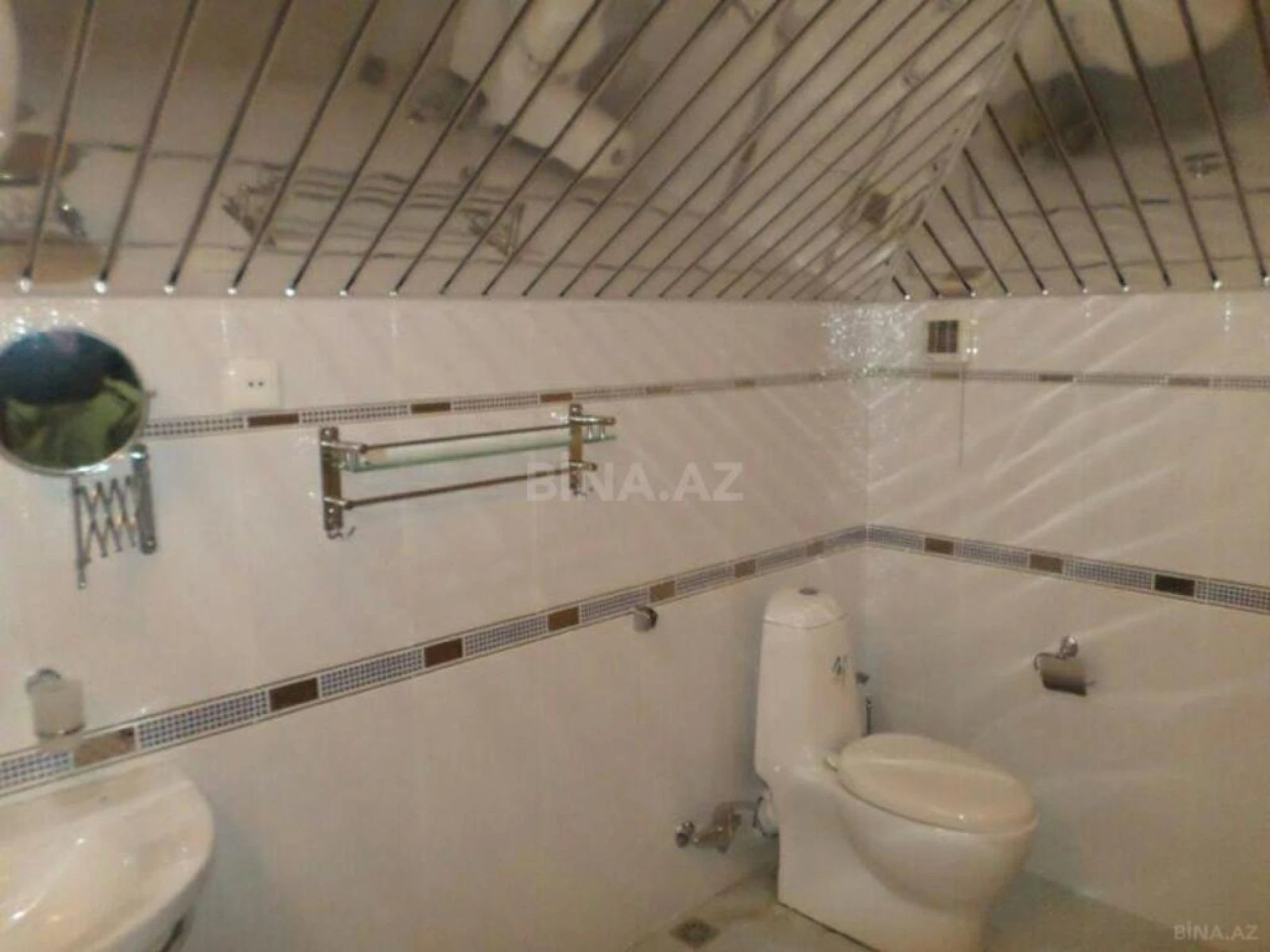 Satılır 8 otaqlı həyət evi 350 m²