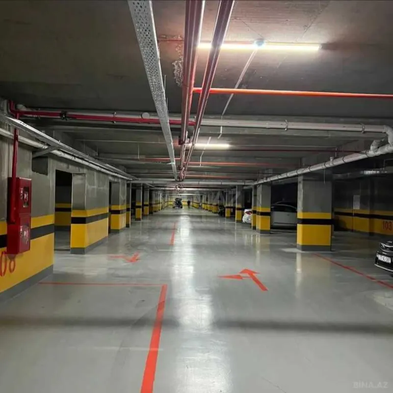 Satılır 5 otaqlı mənzil 272 m²