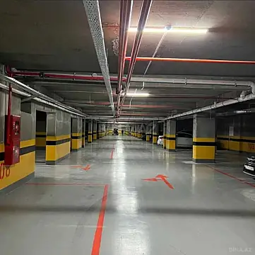 Satılır 5 otaqlı mənzil 272 m²