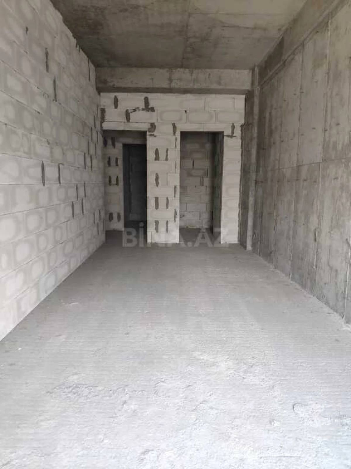 Satılır 5 otaqlı mənzil 272 m²