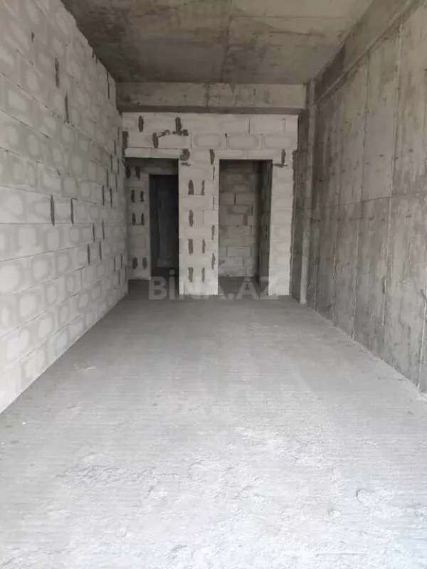 Satılır 5 otaqlı mənzil 272 m²