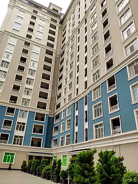 Satılır 5 otaqlı mənzil 272 m²