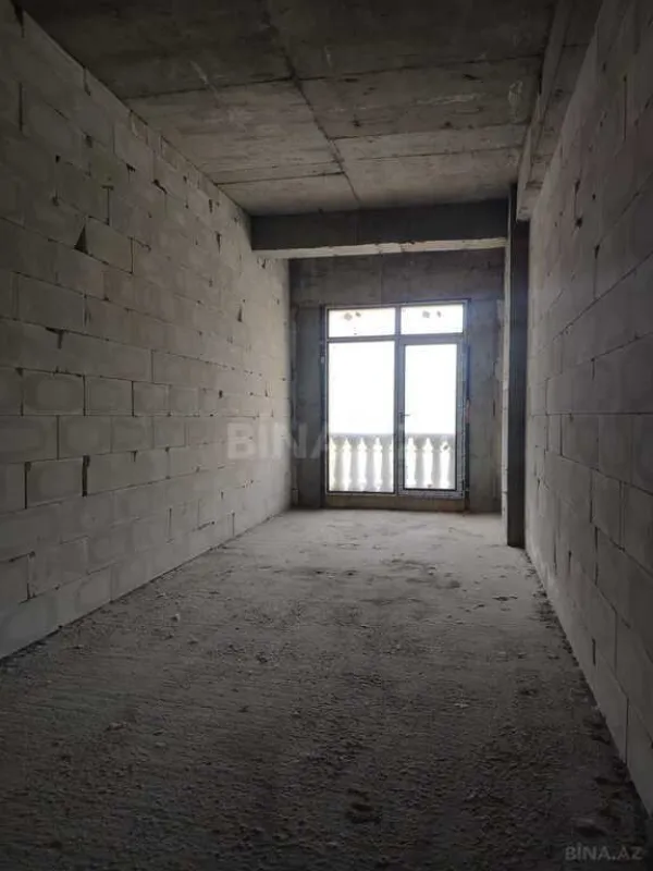 Satılır 5 otaqlı mənzil 272 m²