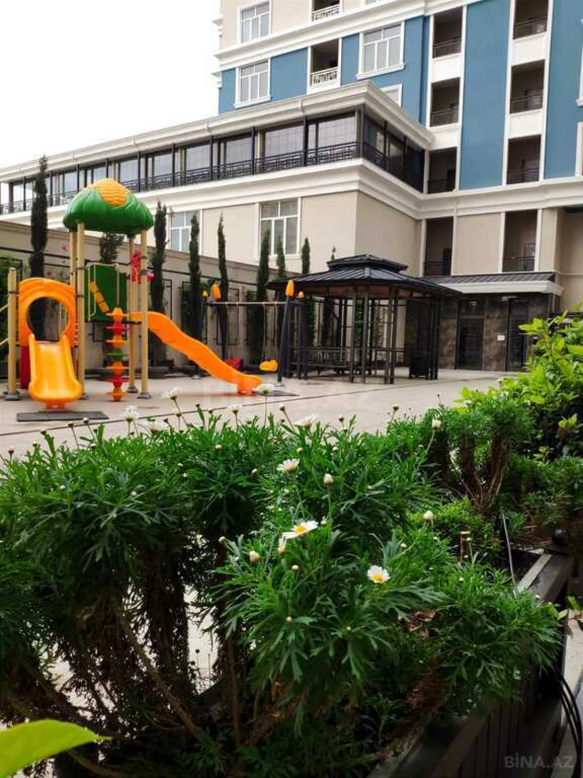 Satılır 5 otaqlı mənzil 272 m²