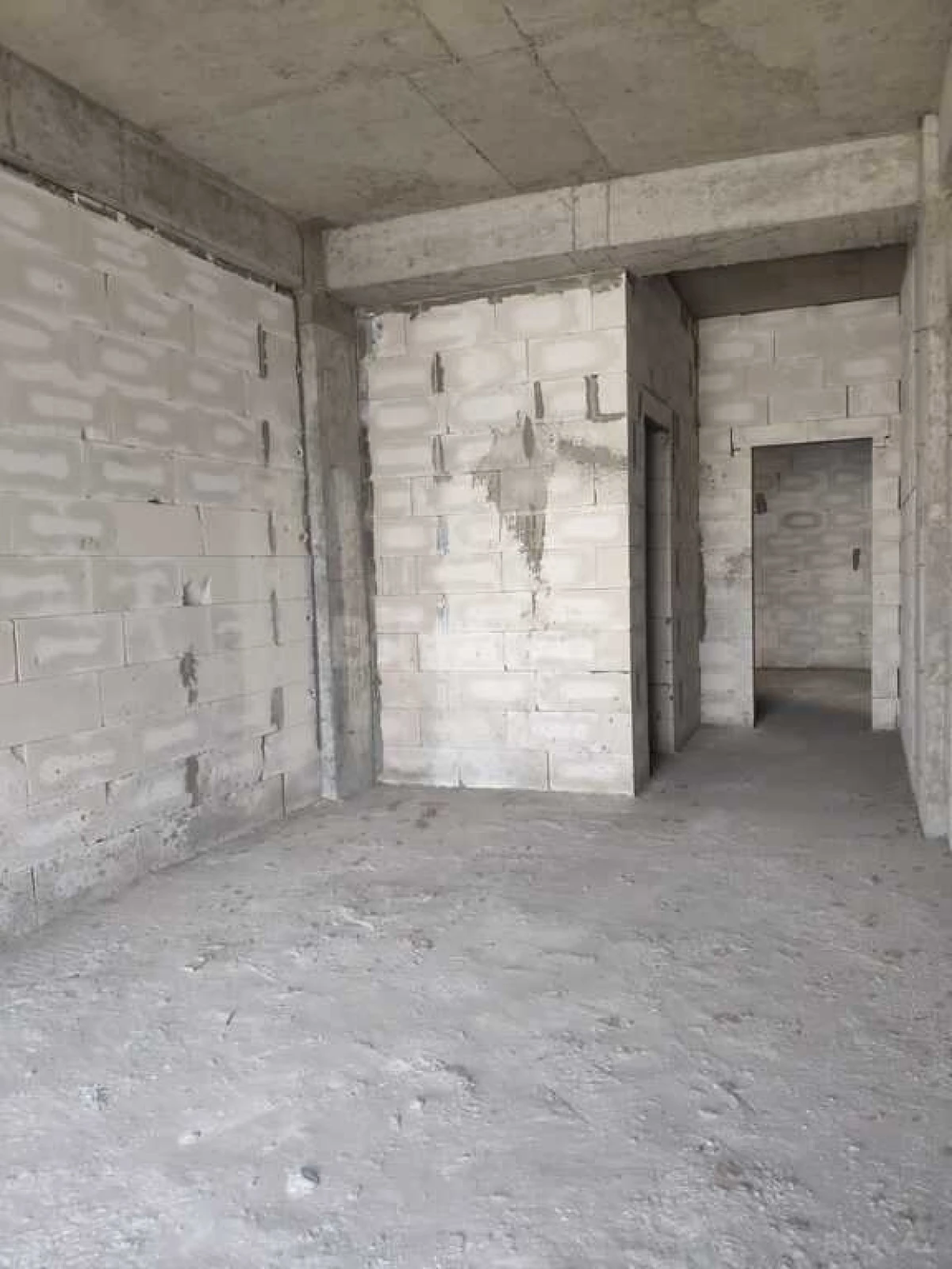 Satılır 5 otaqlı mənzil 272 m²