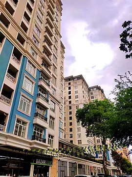 Satılır 5 otaqlı mənzil 272 m²