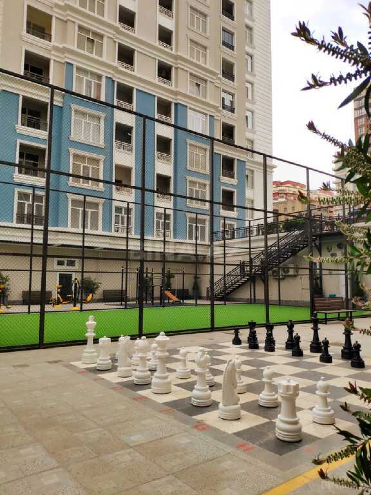 Satılır 5 otaqlı mənzil 272 m²