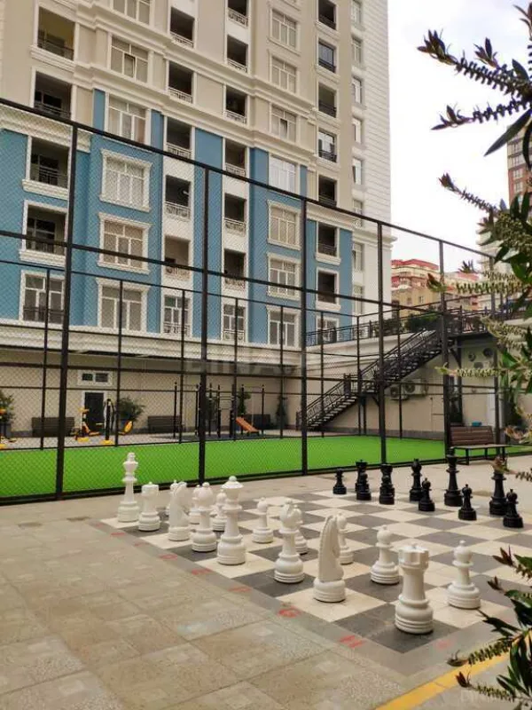 Satılır 5 otaqlı mənzil 272 m²