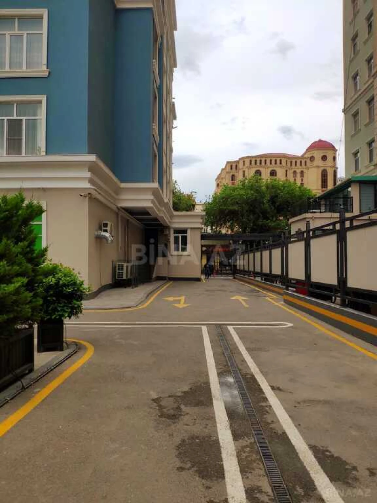 Satılır 5 otaqlı mənzil 272 m²