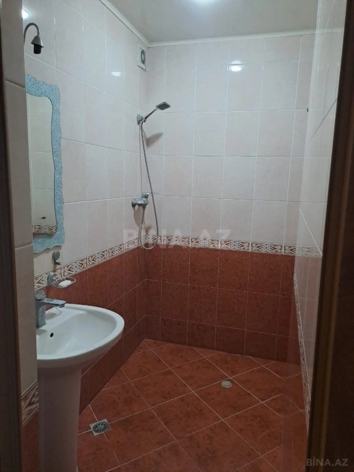 Satılır 4 otaqlı mənzil 105 m²