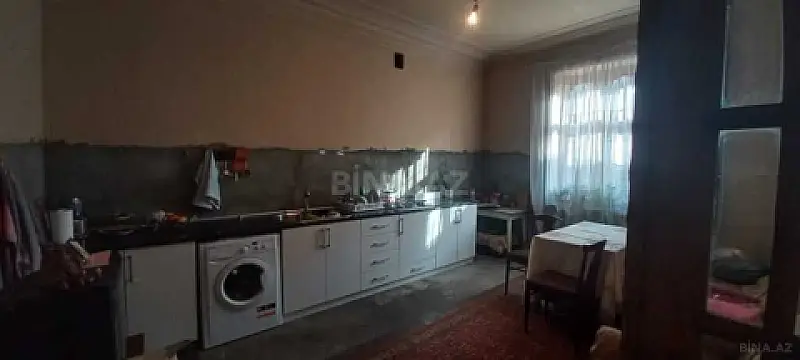 Satılır 8 otaqlı həyət evi 300 m²