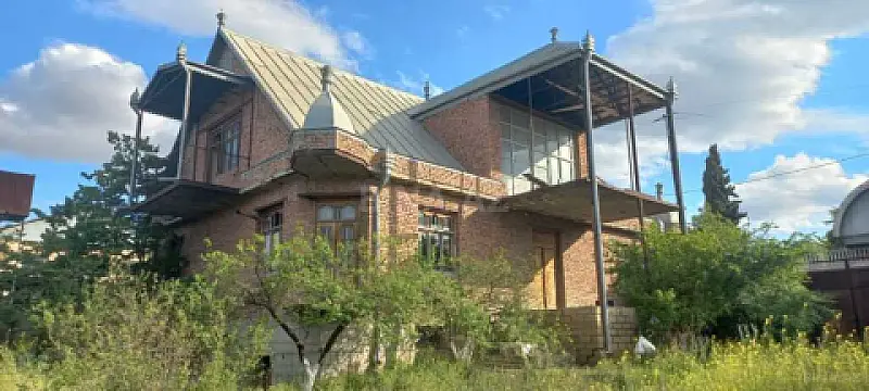 Satılır 8 otaqlı həyət evi 300 m² — Gəncə 8 otaq 300.00 m²
