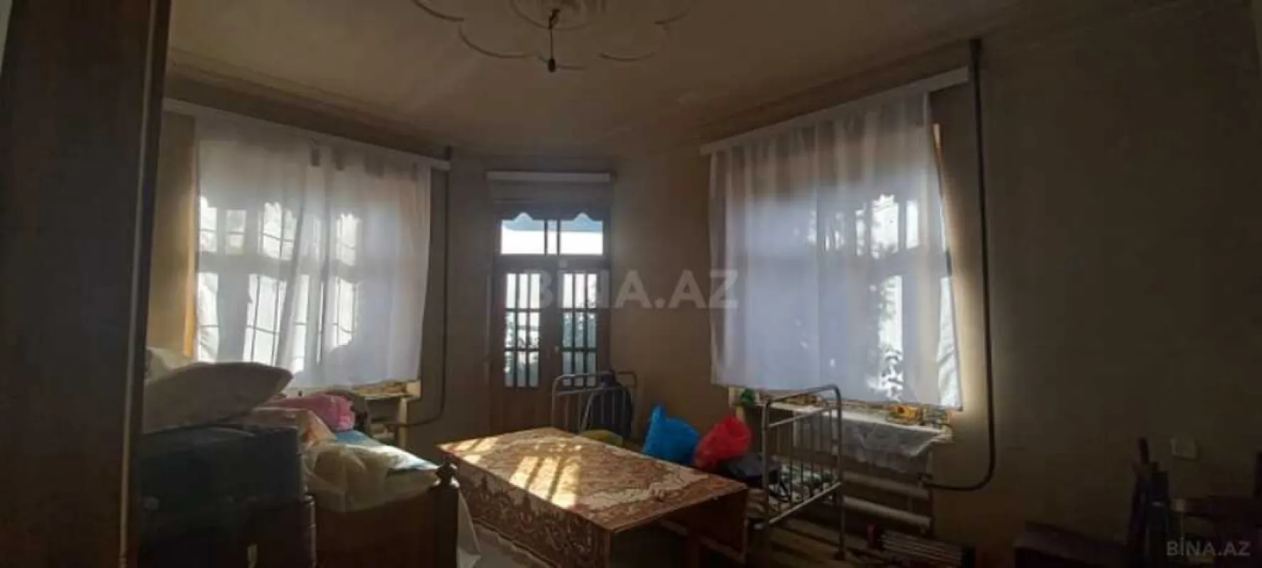 Satılır 8 otaqlı həyət evi 300 m²