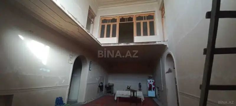 Satılır 8 otaqlı həyət evi 300 m²