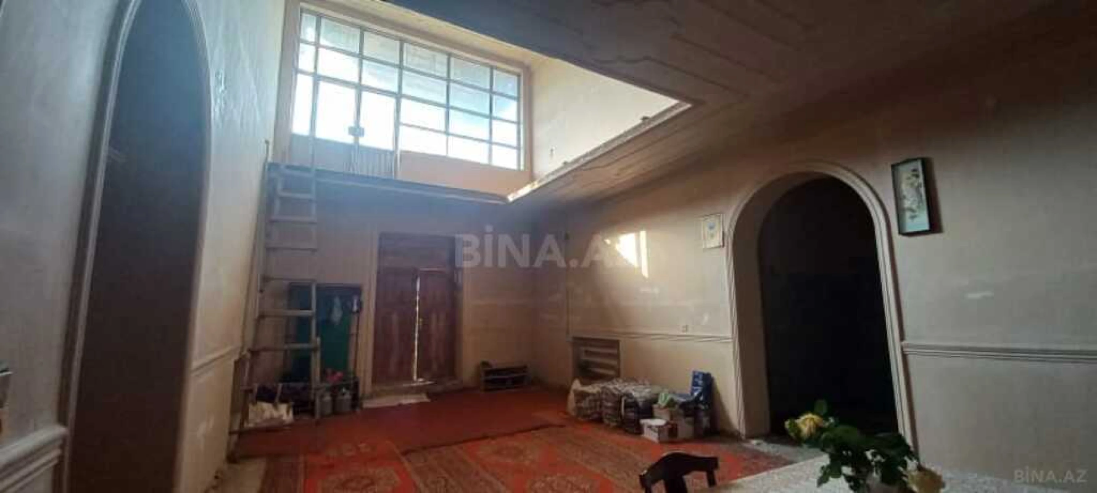 Satılır 8 otaqlı həyət evi 300 m²
