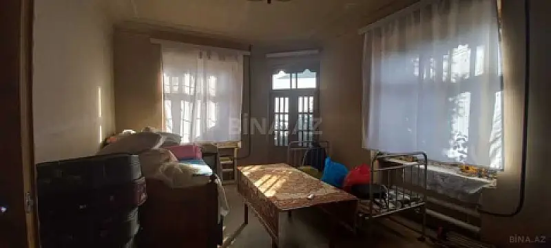Satılır 8 otaqlı həyət evi 300 m²