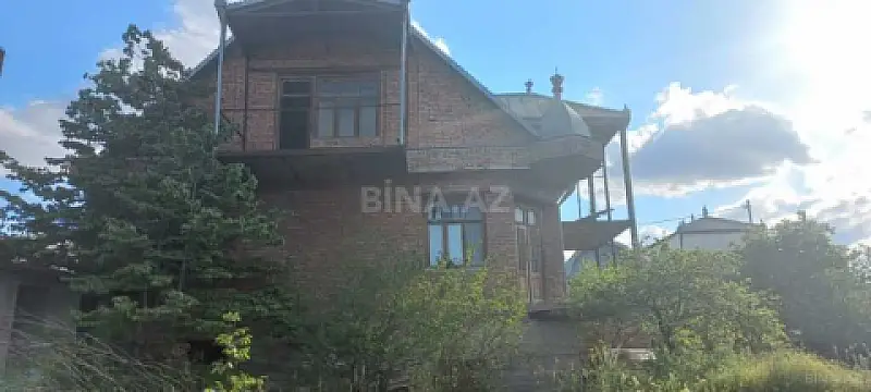 Satılır 8 otaqlı həyət evi 300 m²