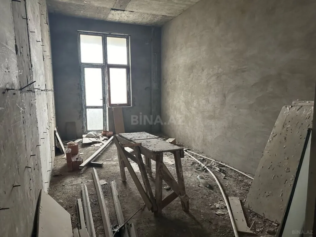 Satılır 4 otaqlı mənzil 185 m²