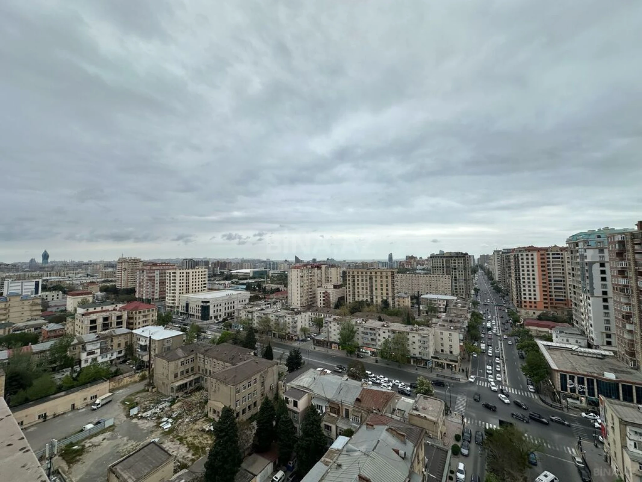 Satılır 4 otaqlı mənzil 185 m²