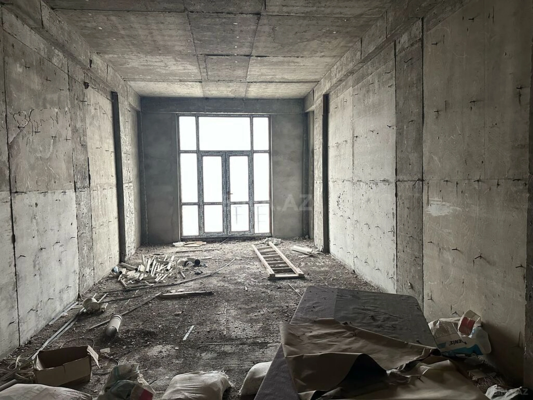 Satılır 4 otaqlı mənzil 185 m²