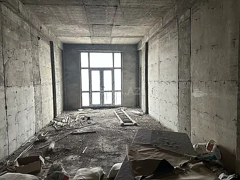 Satılır 4 otaqlı mənzil 185 m²