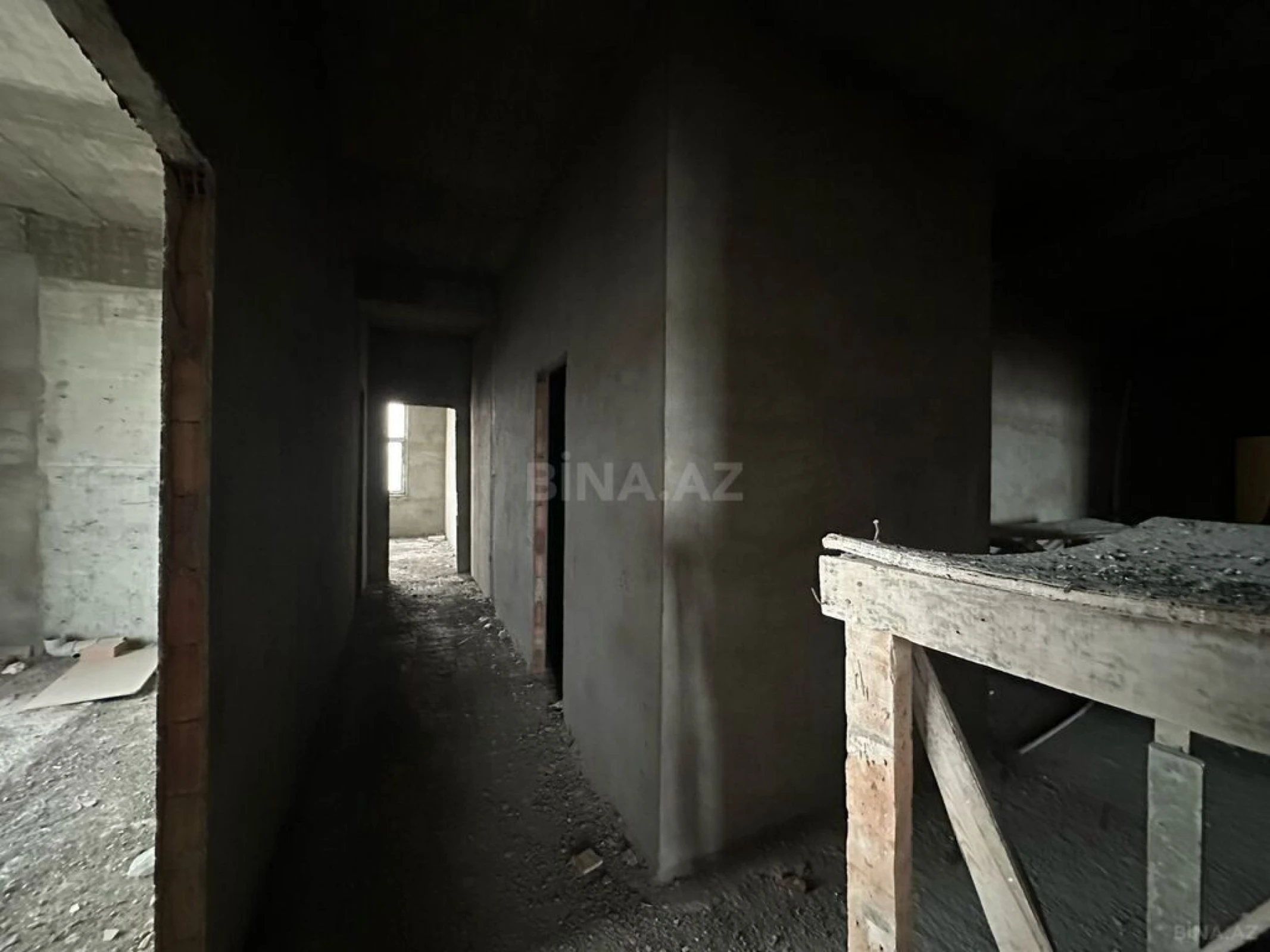 Satılır 4 otaqlı mənzil 185 m²