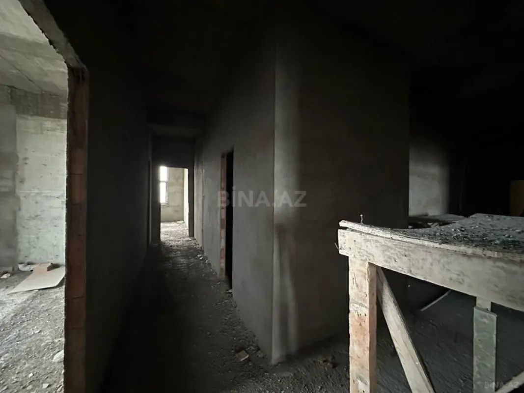 Satılır 4 otaqlı mənzil 185 m²