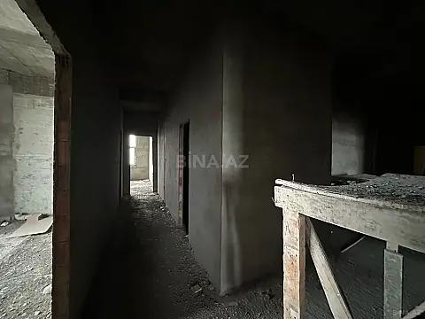 Satılır 4 otaqlı mənzil 185 m²