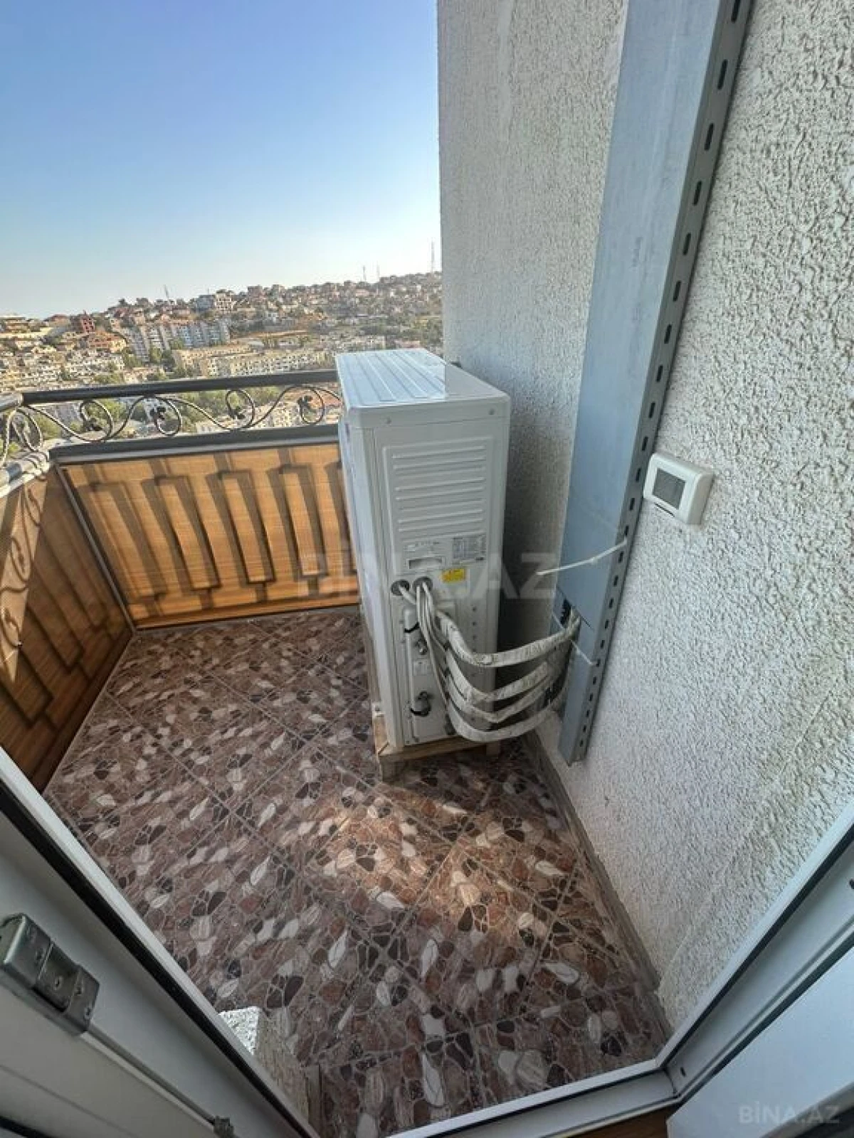 Satılır 3 otaqlı mənzil 135 m²