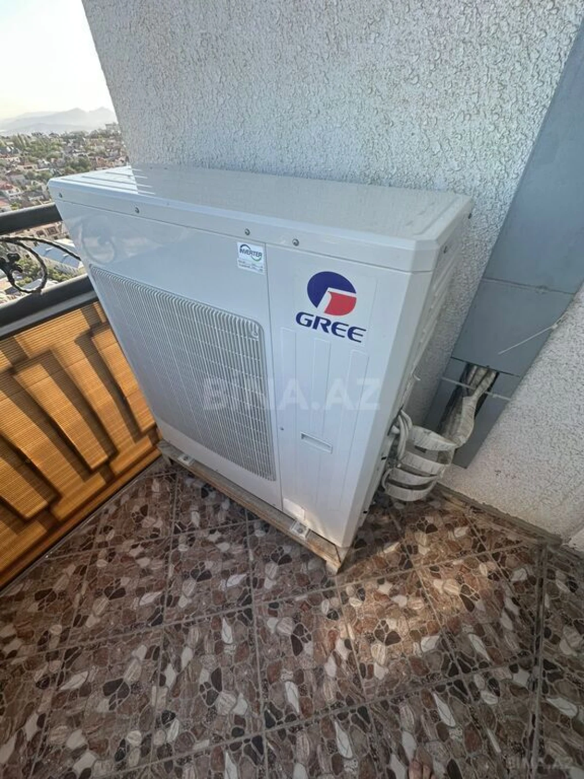 Satılır 3 otaqlı mənzil 135 m²