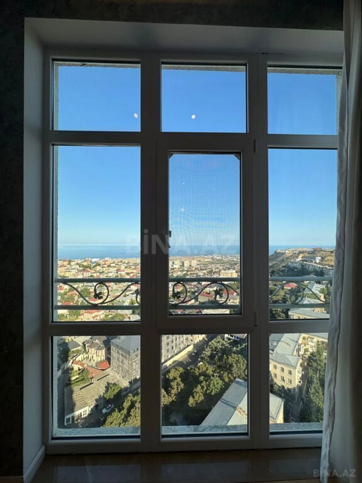 Satılır 3 otaqlı mənzil 135 m²