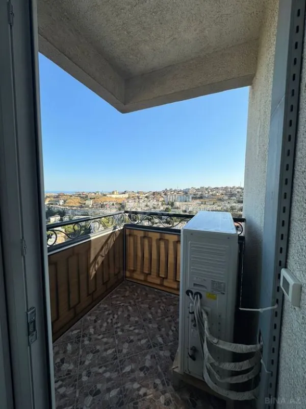 Satılır 3 otaqlı mənzil 135 m²