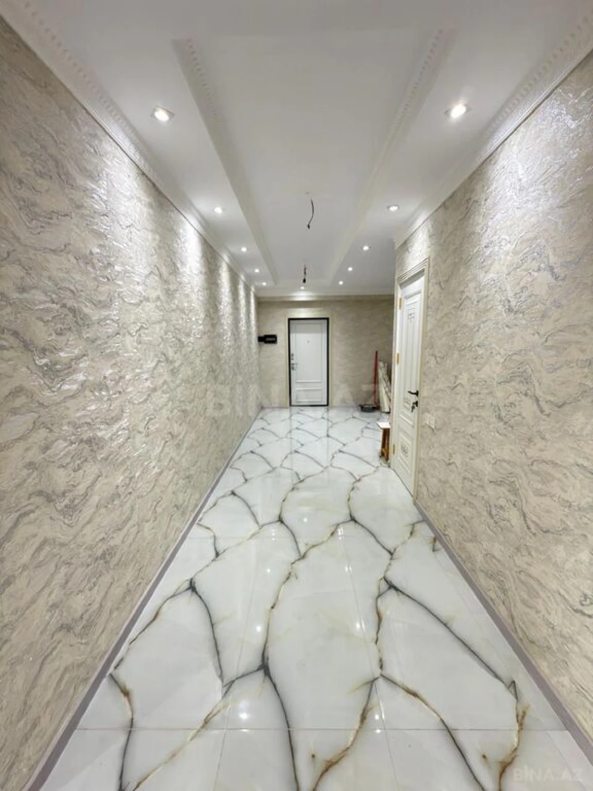 Satılır 3 otaqlı mənzil 120 m²