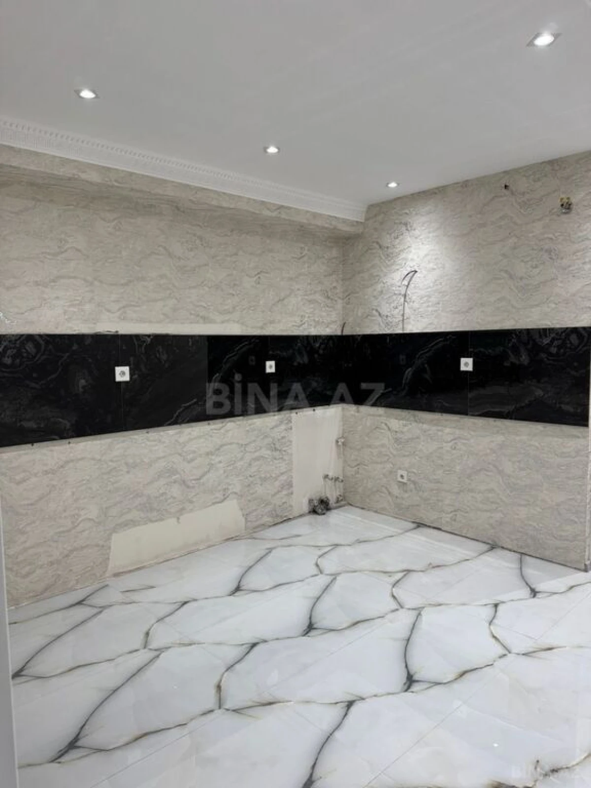 Satılır 3 otaqlı mənzil 120 m²