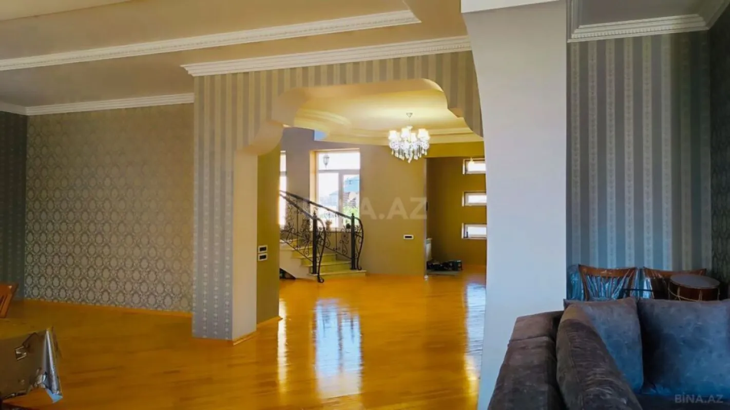 Satılır 9 otaqlı həyət evi 600 m²
