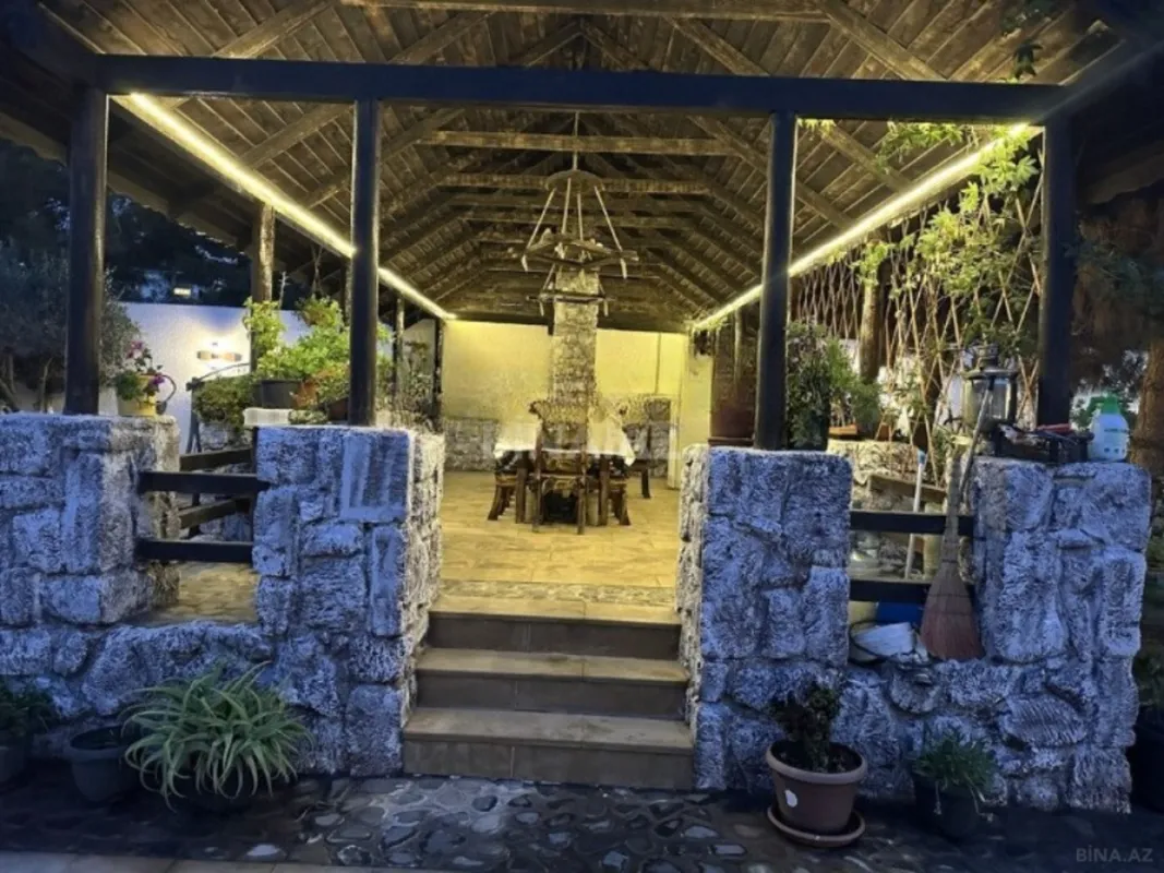 Satılır 7 otaqlı həyət evi 610 m²