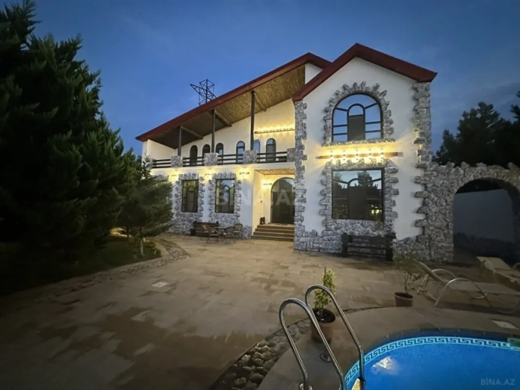 Satılır 7 otaqlı həyət evi 610 m²