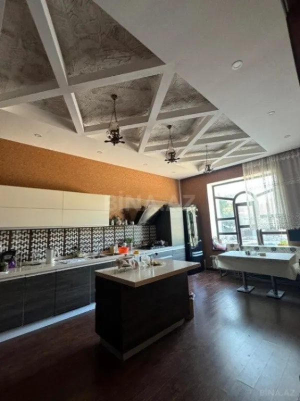 Satılır 7 otaqlı həyət evi 610 m²