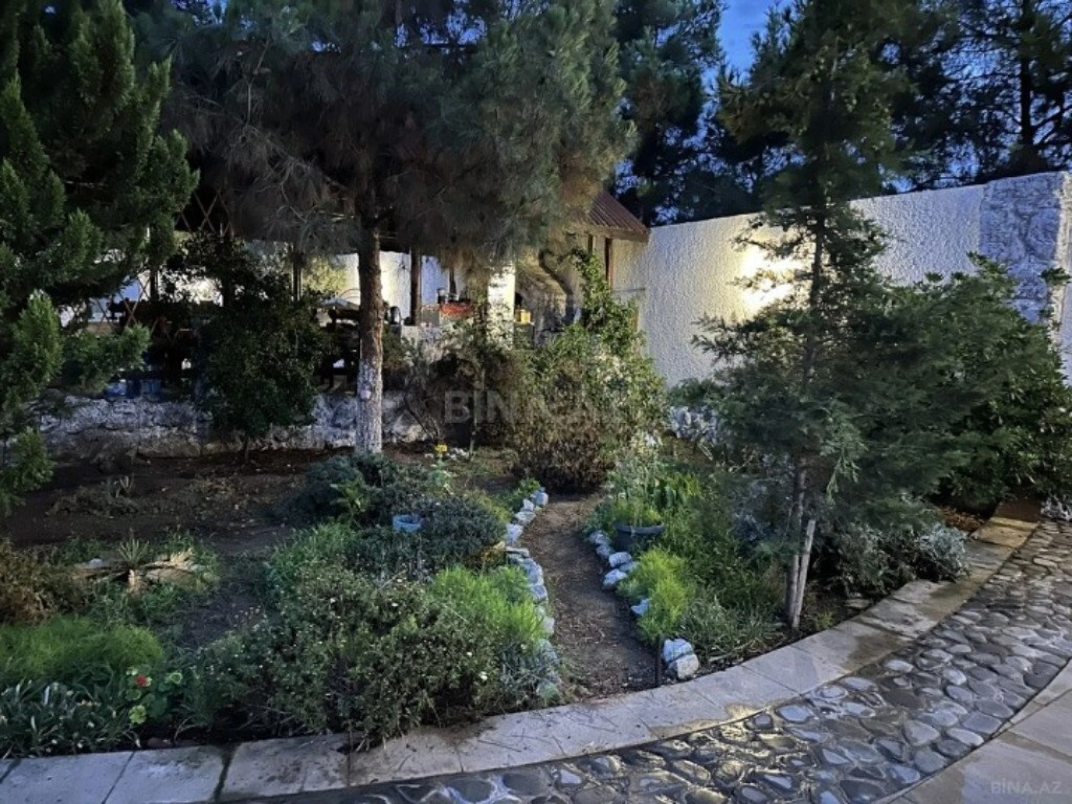 Satılır 7 otaqlı həyət evi 610 m²