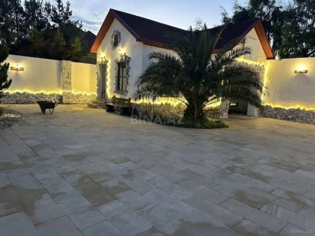 Satılır 7 otaqlı həyət evi 610 m²